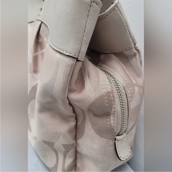 EUC Coach Signature Lexi Purse Cream/Tan - Picture 10 of 16